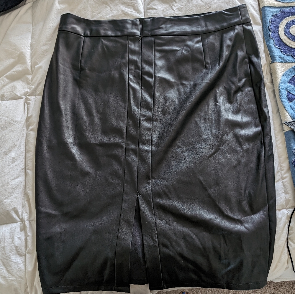 Universal Standard Sillaro Black Vegan Leather Pencil Skirt - Picture 6 of 8